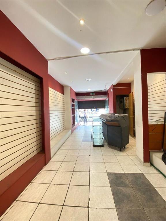 Local Comercial en Alquiler en 18 de Julio y cuareim. plaza