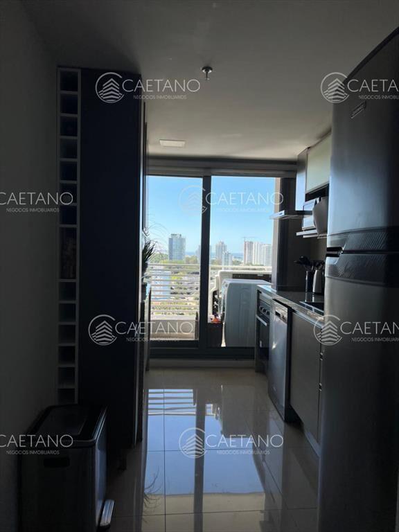 Vende apartamento de 2 dormitorios en suite, con