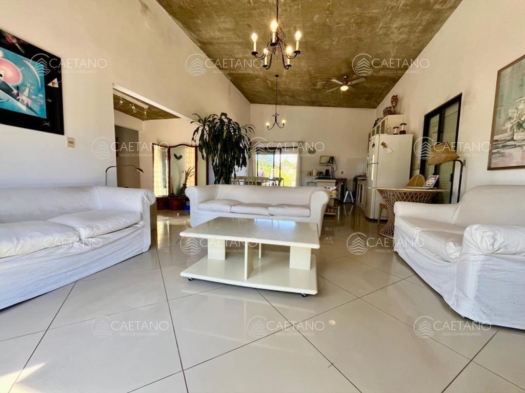 VENTA DE CASA EN PUNTA BALLENA-CLUB DEL LAGO