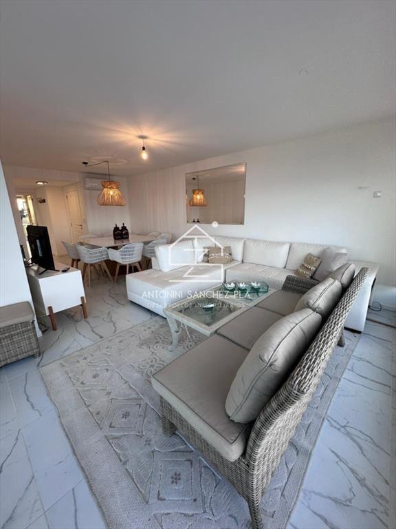 Poseidon esquinero de 3 Dormitorios en suite mas dependenci