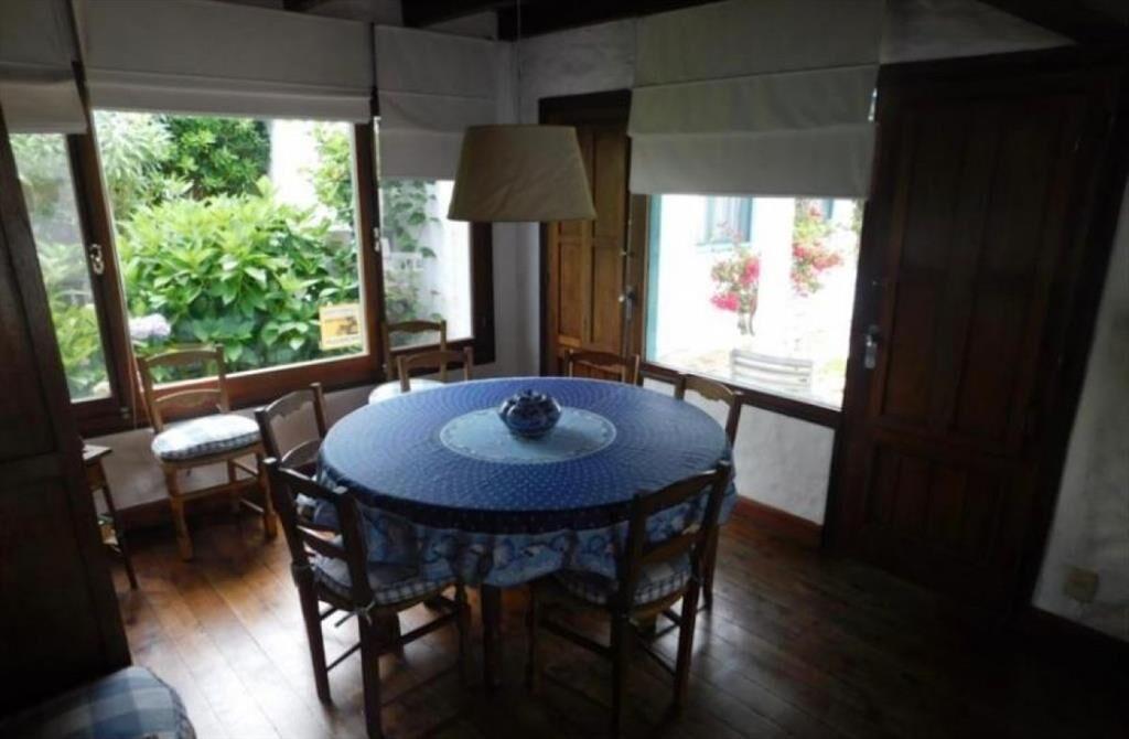 CASA EN VENTA DE 5 DORMITORIOS EN LA BARRA
