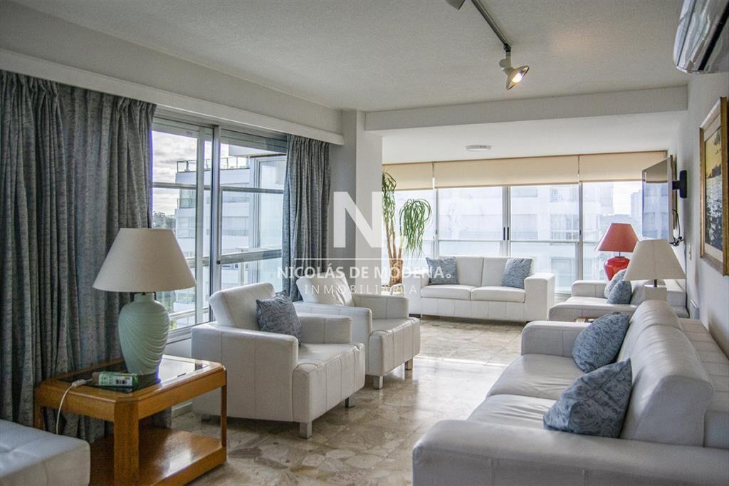 Se vende Hermoso Penthouse frente al mar de 3 con