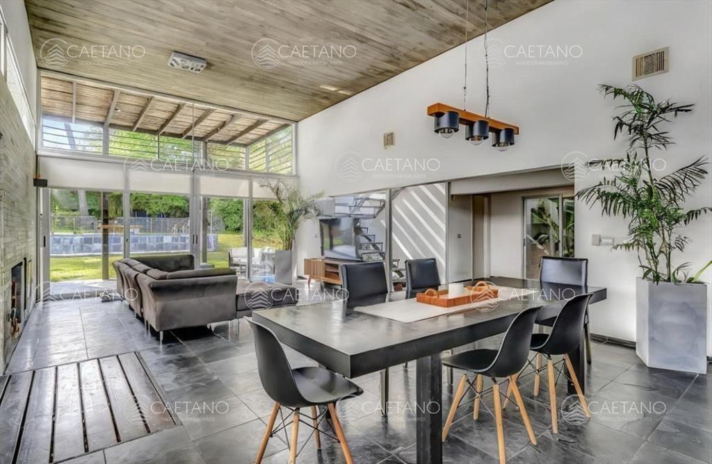 Venta casa 5 dormitorios. Playa brava, Punta del Este.