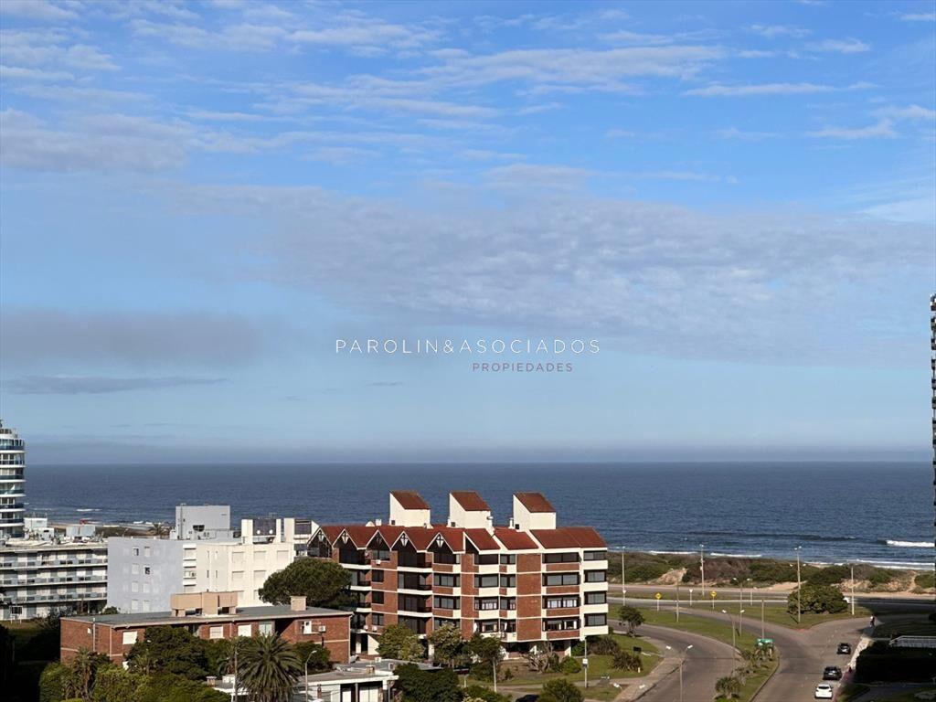 Apartamento de 3 dormitorios en venta en Edificio