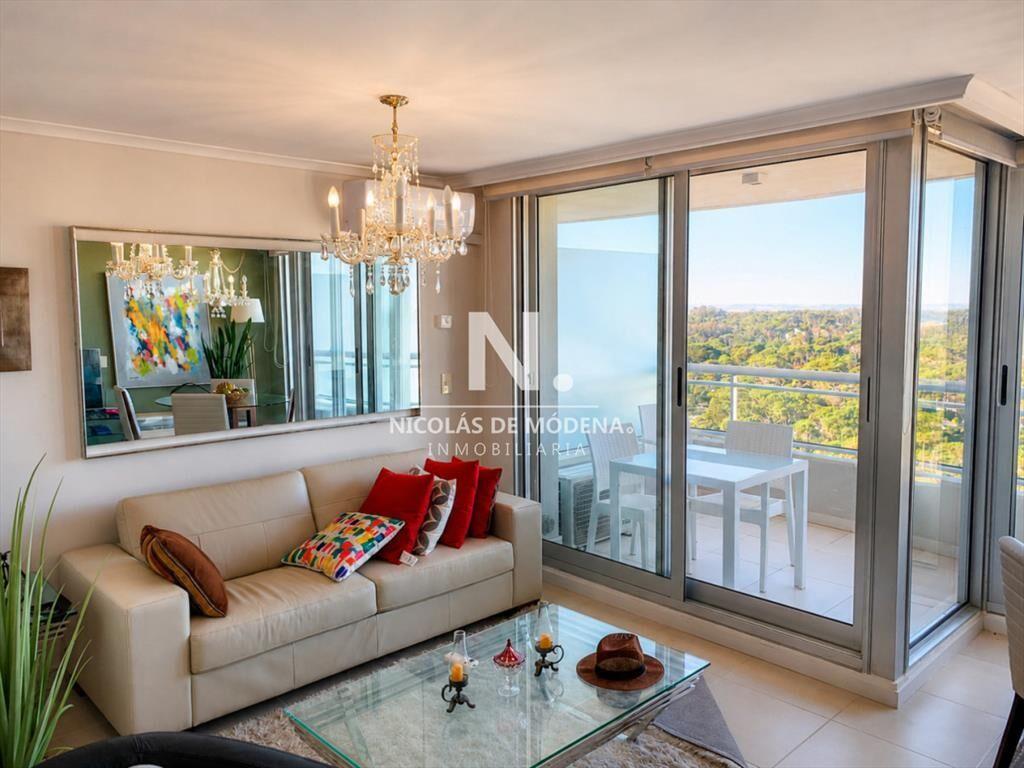 Alquiler en Zona Premium: Amplio Living Comedor, 2 Baños,