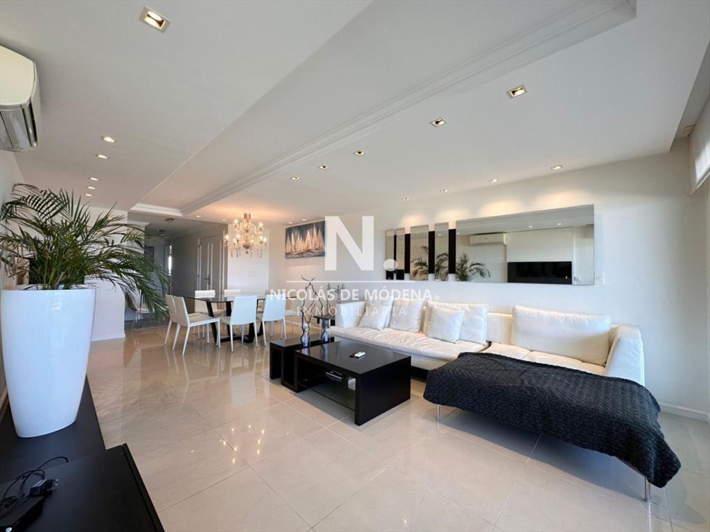 Apartamento en venta de 3 dormitorios en edificio