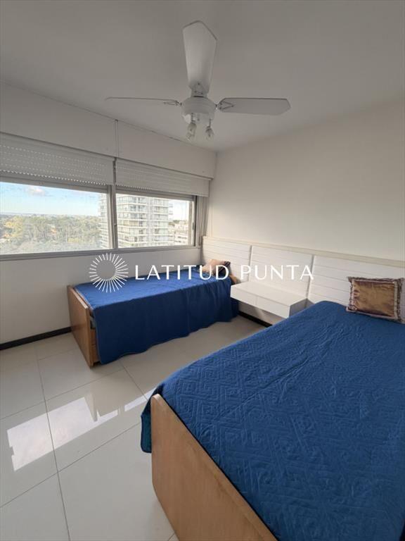 Piso alto en Roosevelt, 3 dormitorios