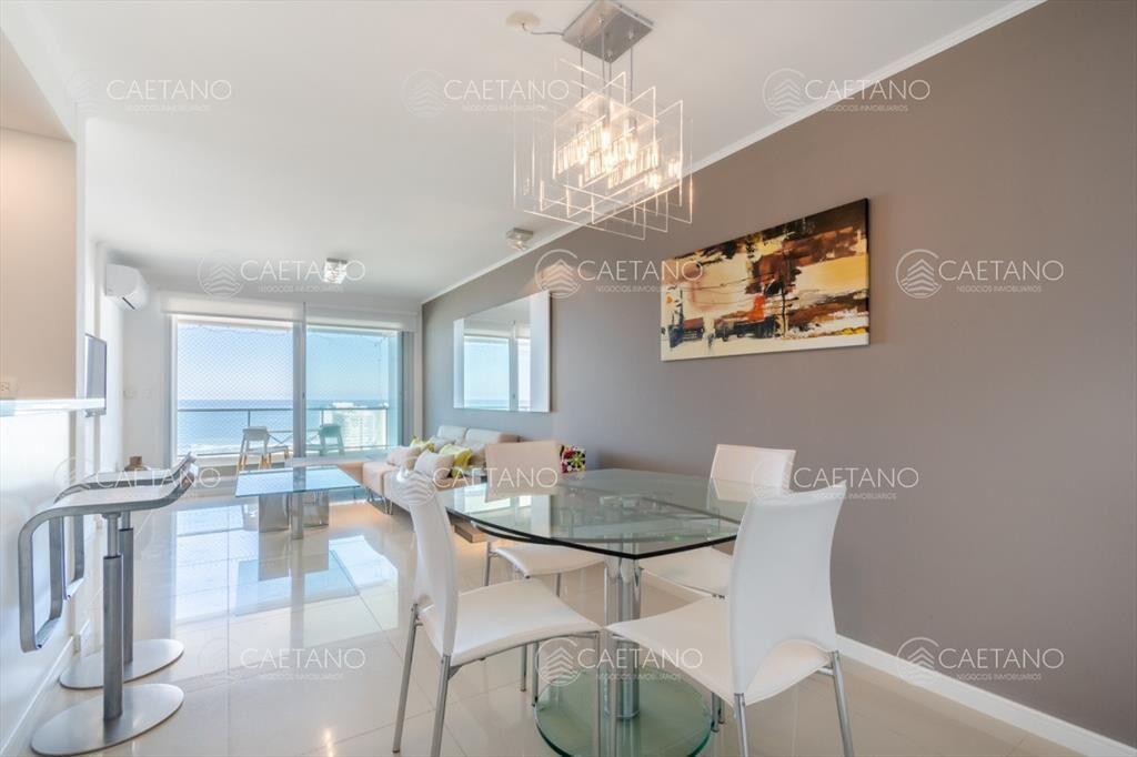 Apartamento de 2 Dormitorios en Playa Brava con Vista al Ma