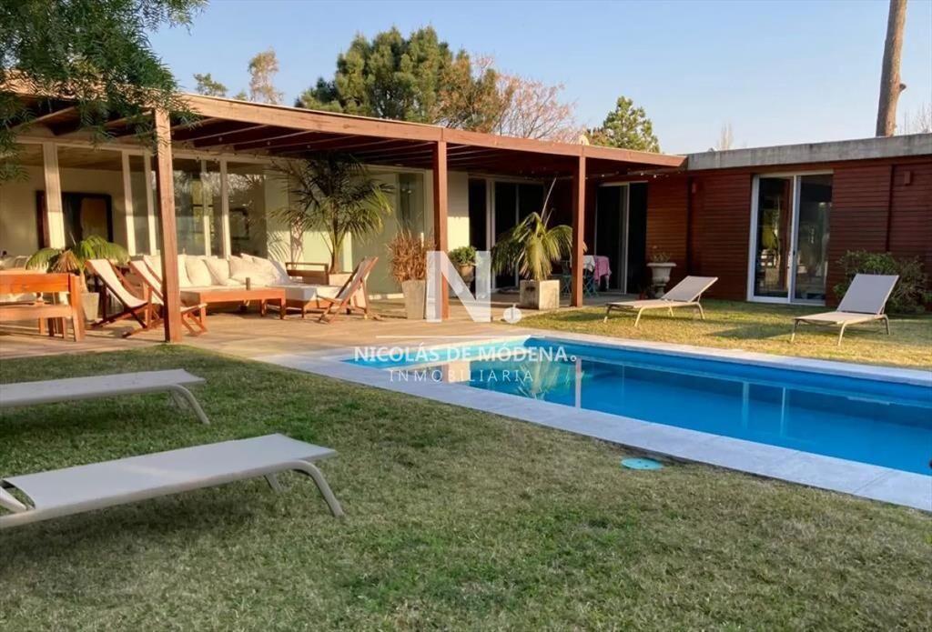 Casa moderna de 3 dormitorios en venta en Barrio