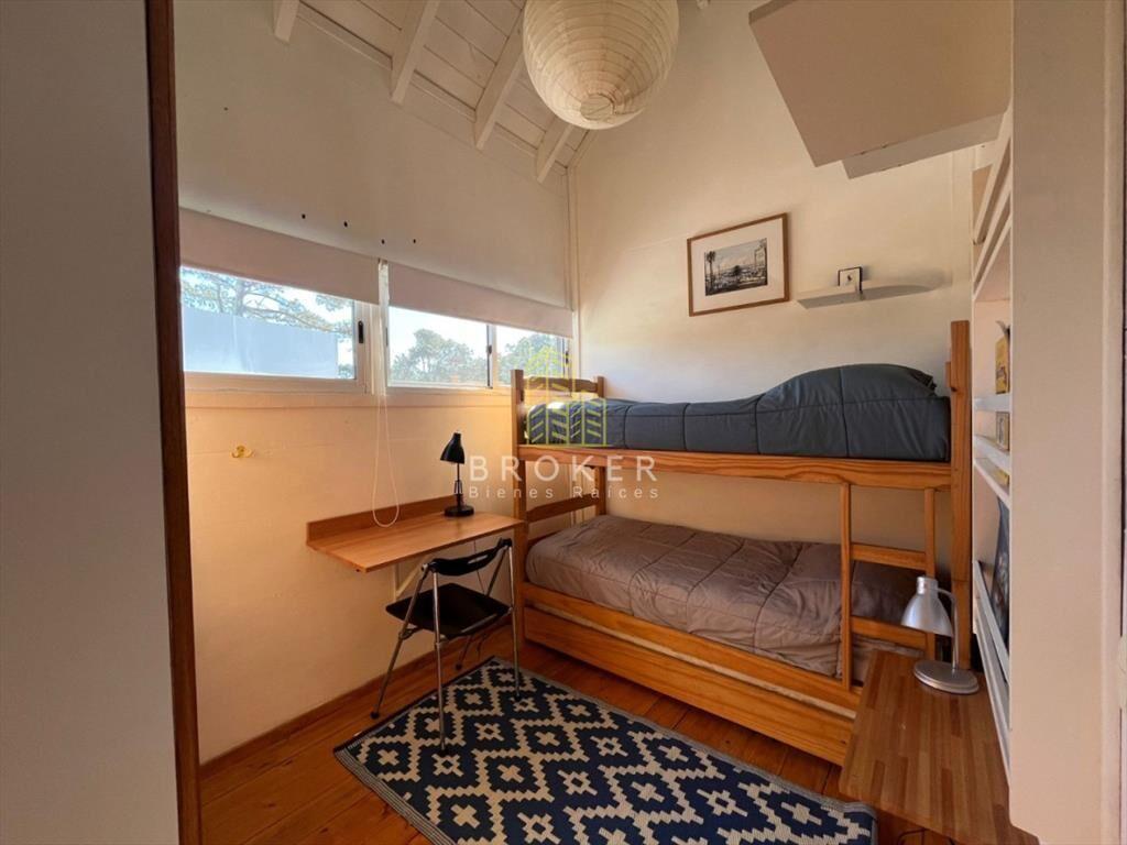 Venta de muy linda casa en manantiales de 2 +