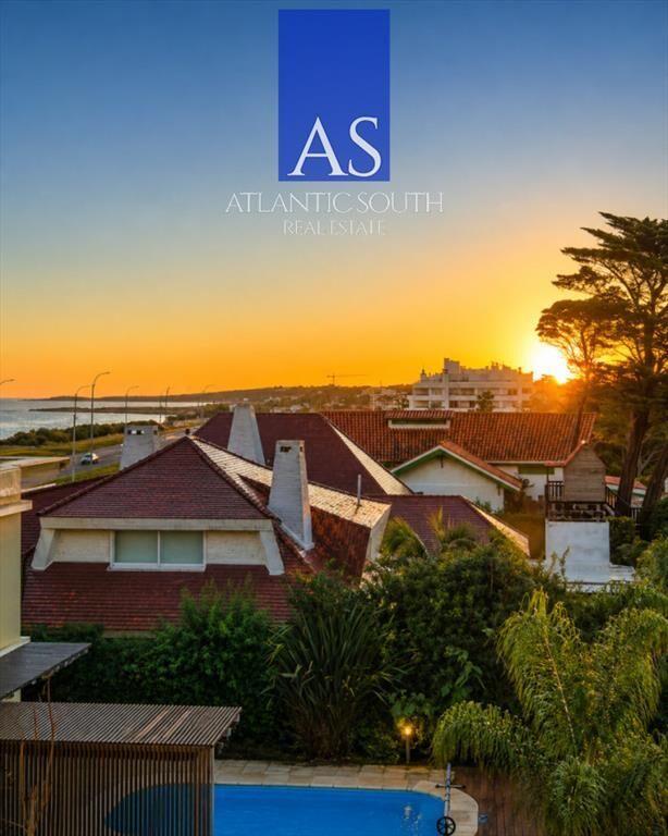 Apartamento de 3 Dormitorios con Vista Parcial al