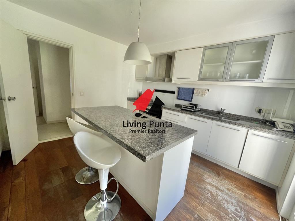 VENTA DE HERMOSA CASA DE 4 DORMITORIOS EN LUGANO