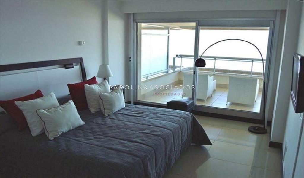 Apartamento en venta de 3 dormitorios en torre