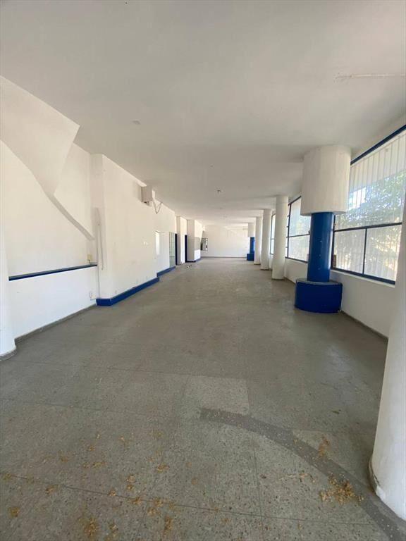 Vendo Local de 275m2. Con amplios ventanales, local esquina