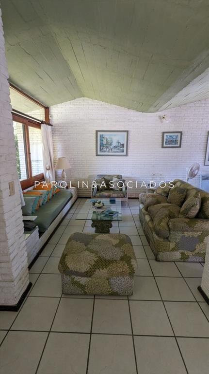 Venta de casa 4 dormitorios en zona Paradas, proxima al mar