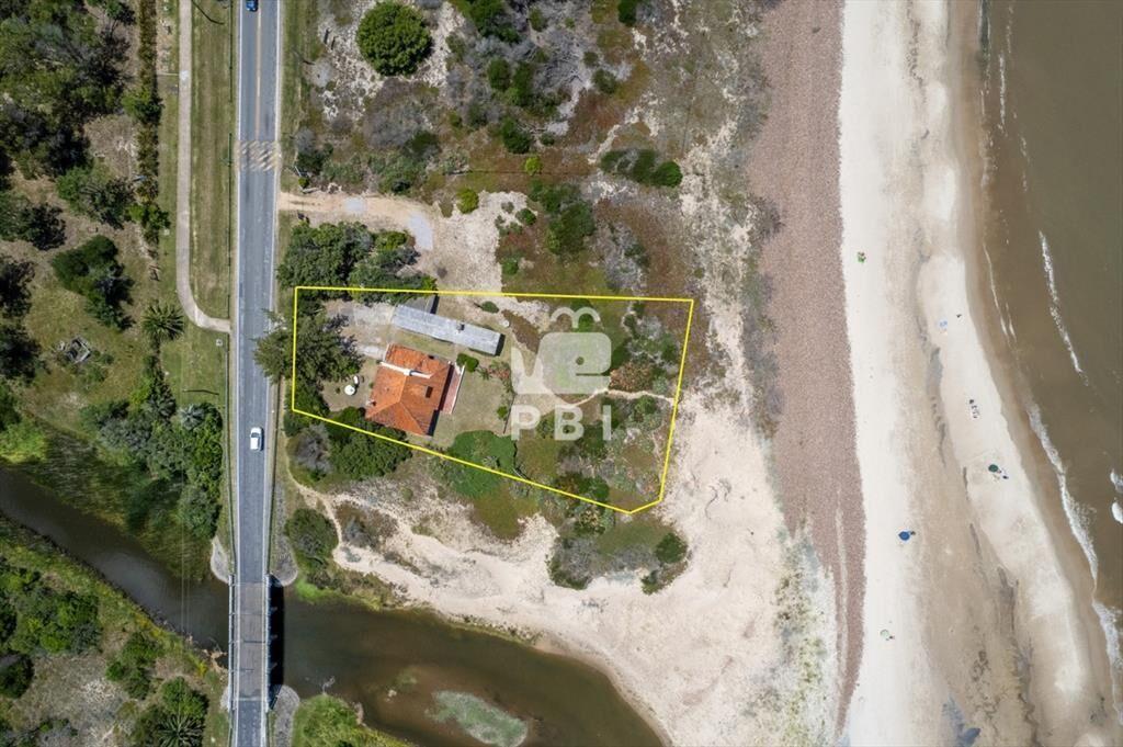 Casa en primera lÃ­nea al mar - Ref : PBI3194