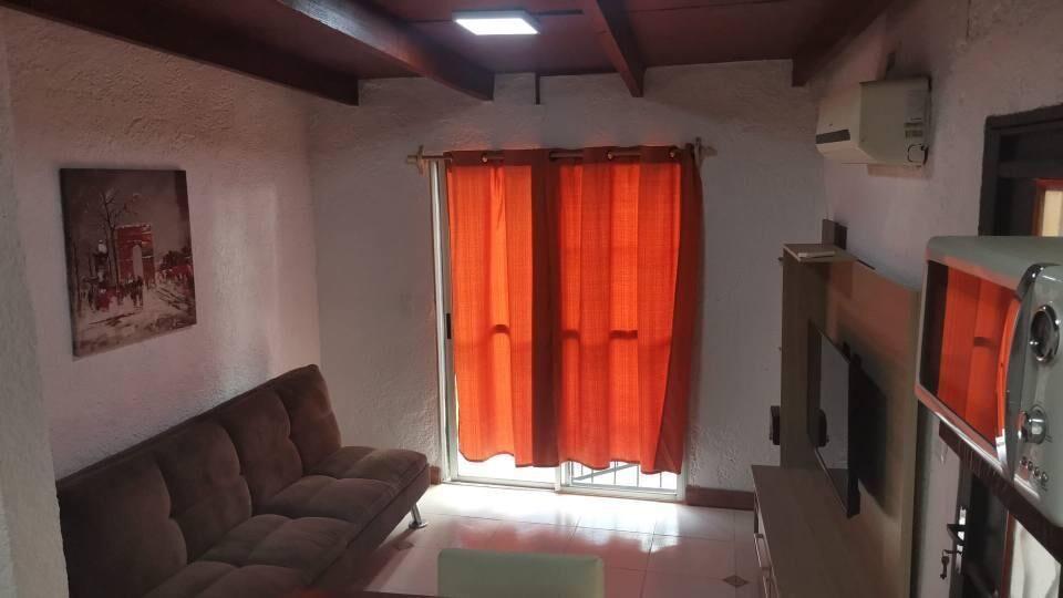 Alquiler Casa 1 dormitorio con patio y parrillero, en excel