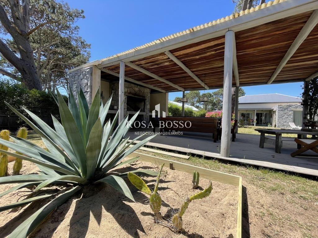 Casa en alquiler con piscina José Ignacio