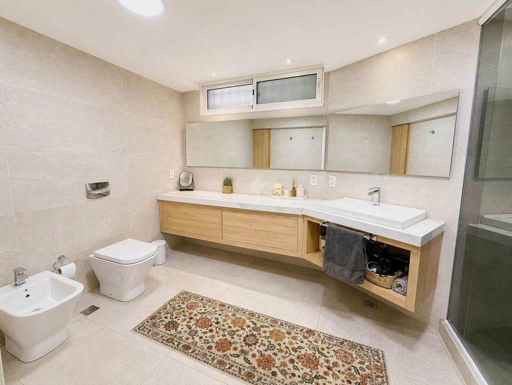 VENTA APTO POCITOS 3 DORM - TERRAZA - GARAJE - SERVICIO