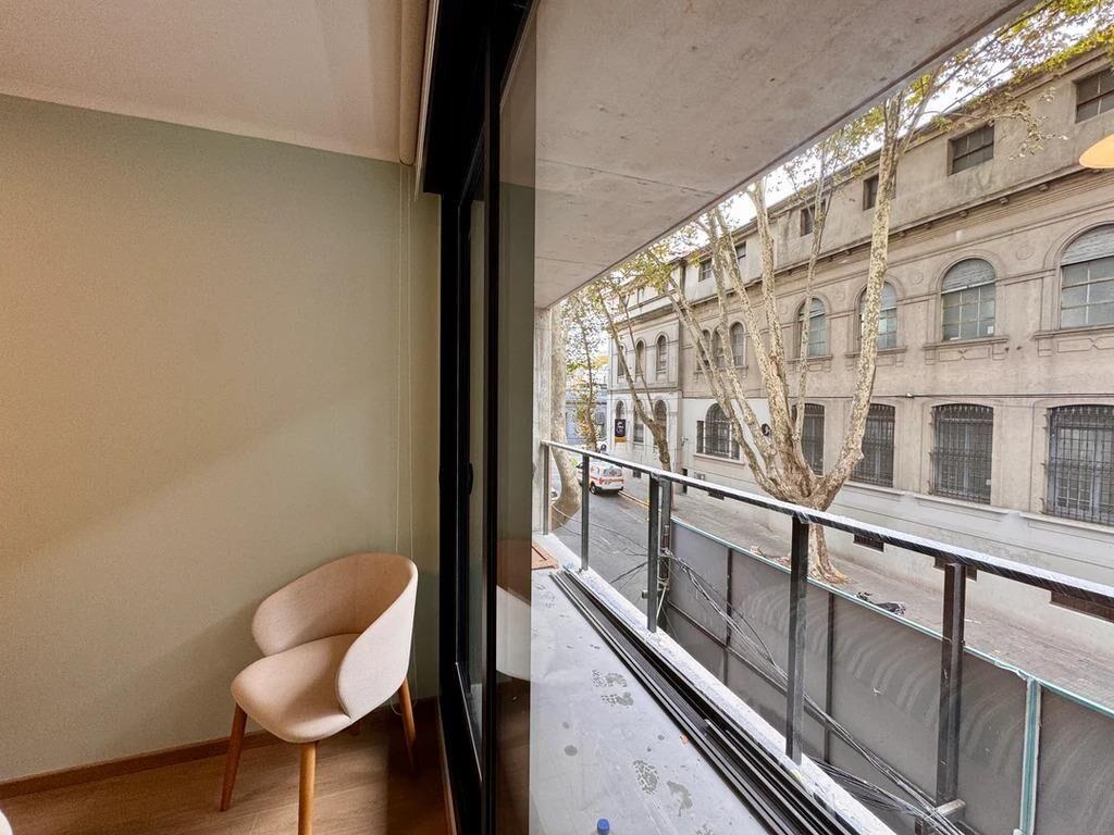 Venta de apartamento de 2 dormitorios al frente en CN 1722,