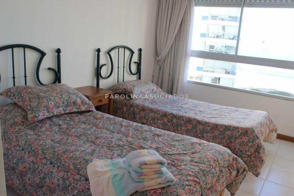 Apartamento en venta de 3 dormitorios en Ocean Tower, Punta