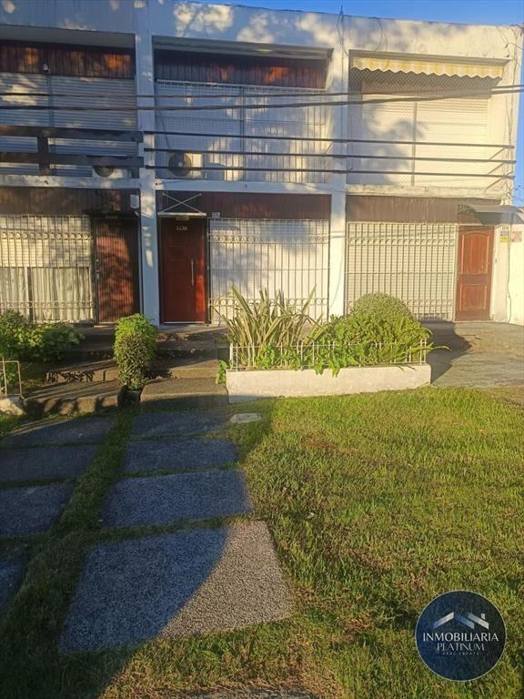 Apartamento duplex en alquiler con cochera cerca de nuev...