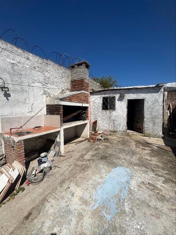 Venta, Tres unidades en el mismo padrón en Peñarol.