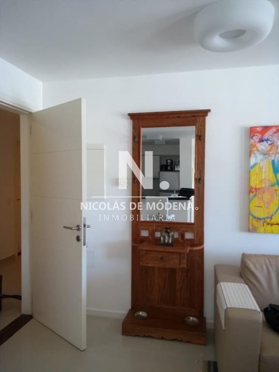 Vende apartamento de 2 dormitorios y medio, Punta