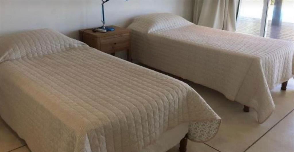 CASA EN VENTA DE 4 DORMITORIOS EN MANANTIALES