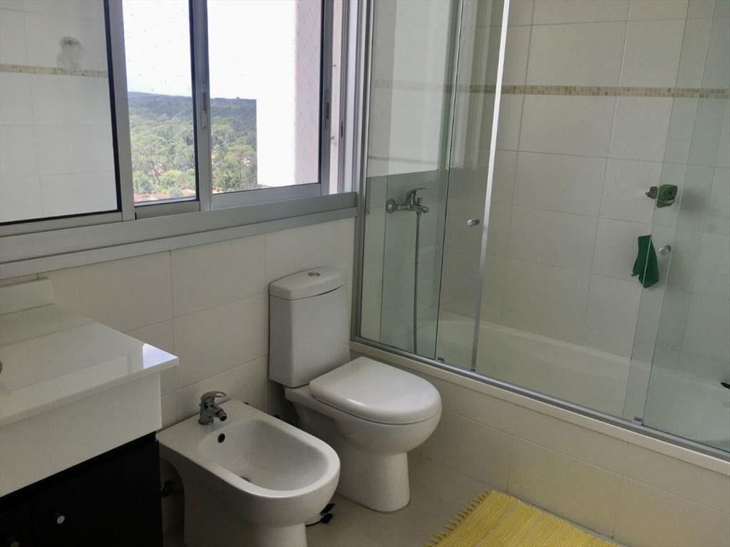Apartamento con buena terraza, de dos dormitorios y dos baÃ