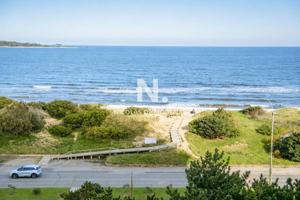Vende apartamento de 3 dormitorios en suite en al