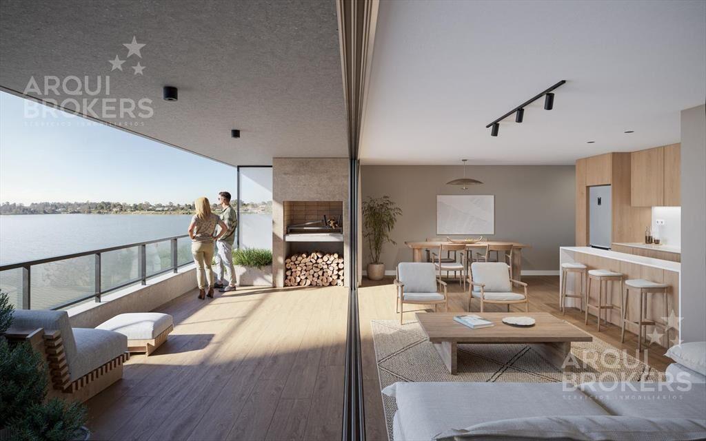 Apartamento de tres dormitorios en venta en Carrasco Este -