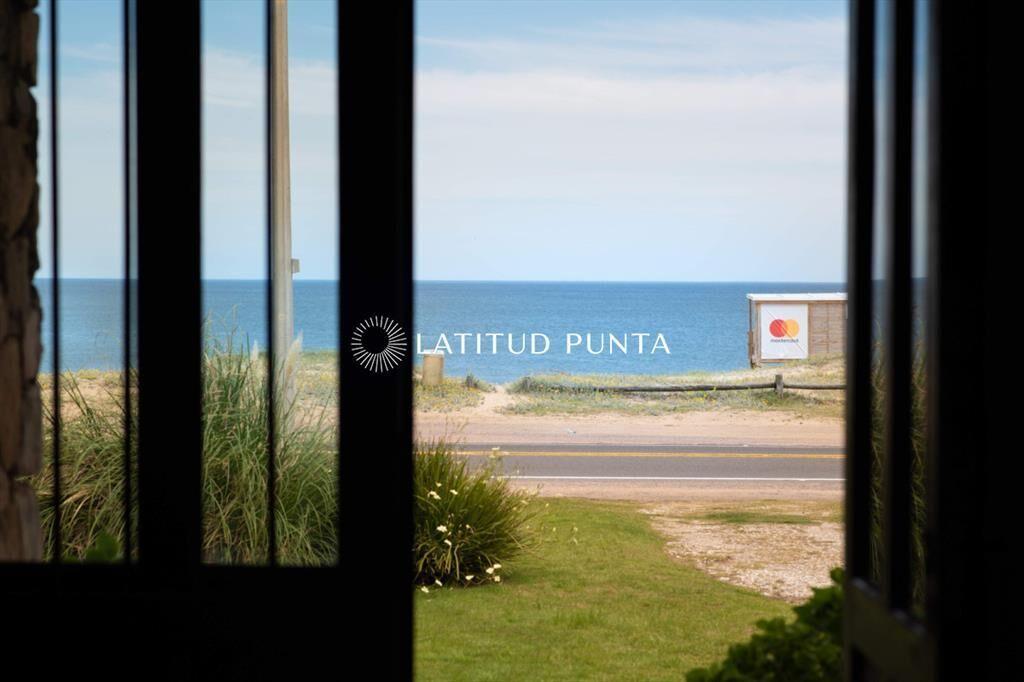 Hermosa casa frente al mar en Punta Piedras
