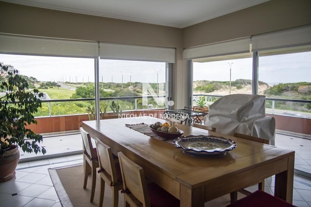 Espectacular departamento de 4 dormitorios en al