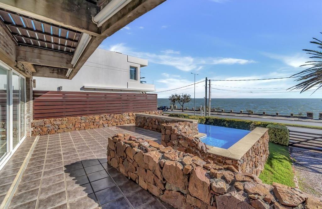 Casa en venta frente al mar en Piriapolis