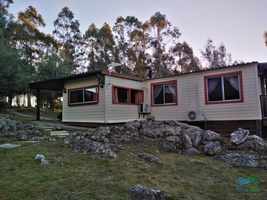 Muy linda chacra con casa, arbolada y bien