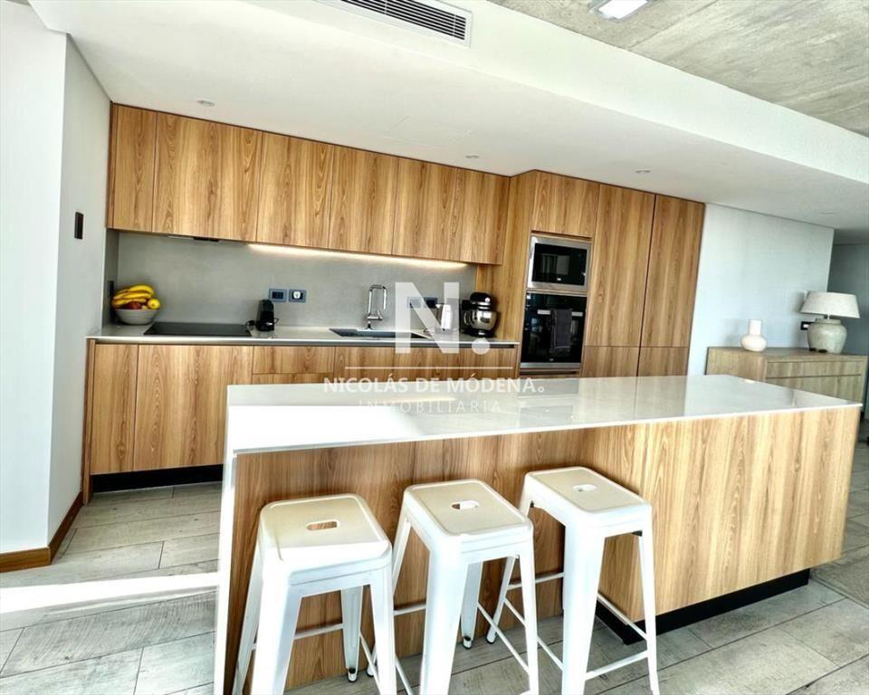 Gran apartamento en Surfside, 2 Suites + den, 226