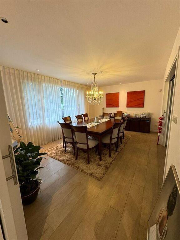 Venta casa minimalista 5 dormitorios, piscina | San Nicolás