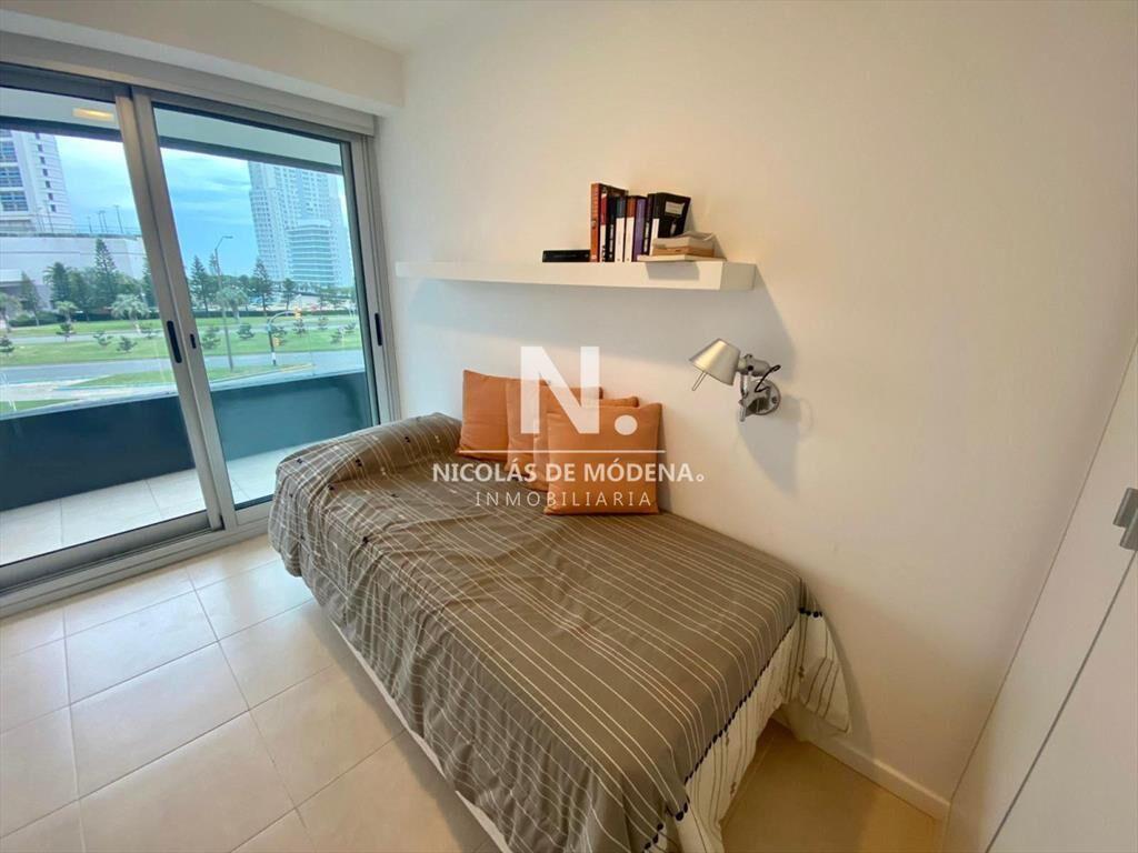 Comodo apartamento de 3 dormitorios en torre de categoria e