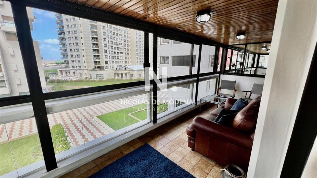 En venta apartamento en Brava de 2 dormitorios.
