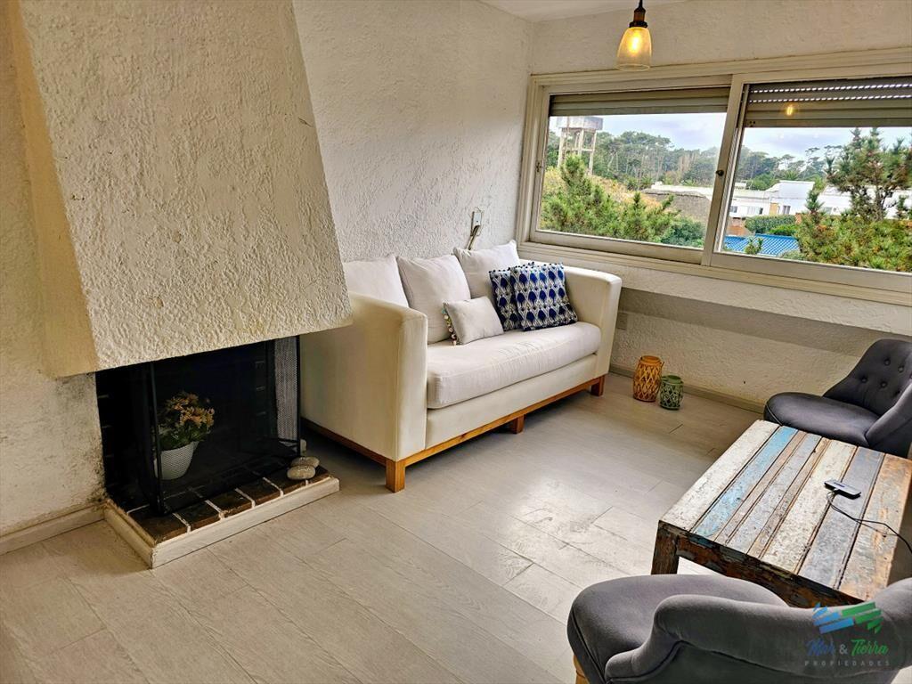 En venta apartamento 2 dormitorios con vista parcial a play