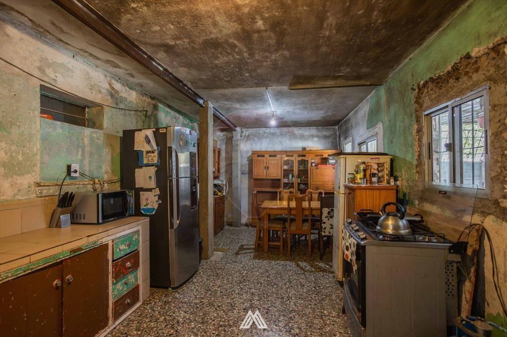 CASA EN LEZICA , GRAN POTENCIAL