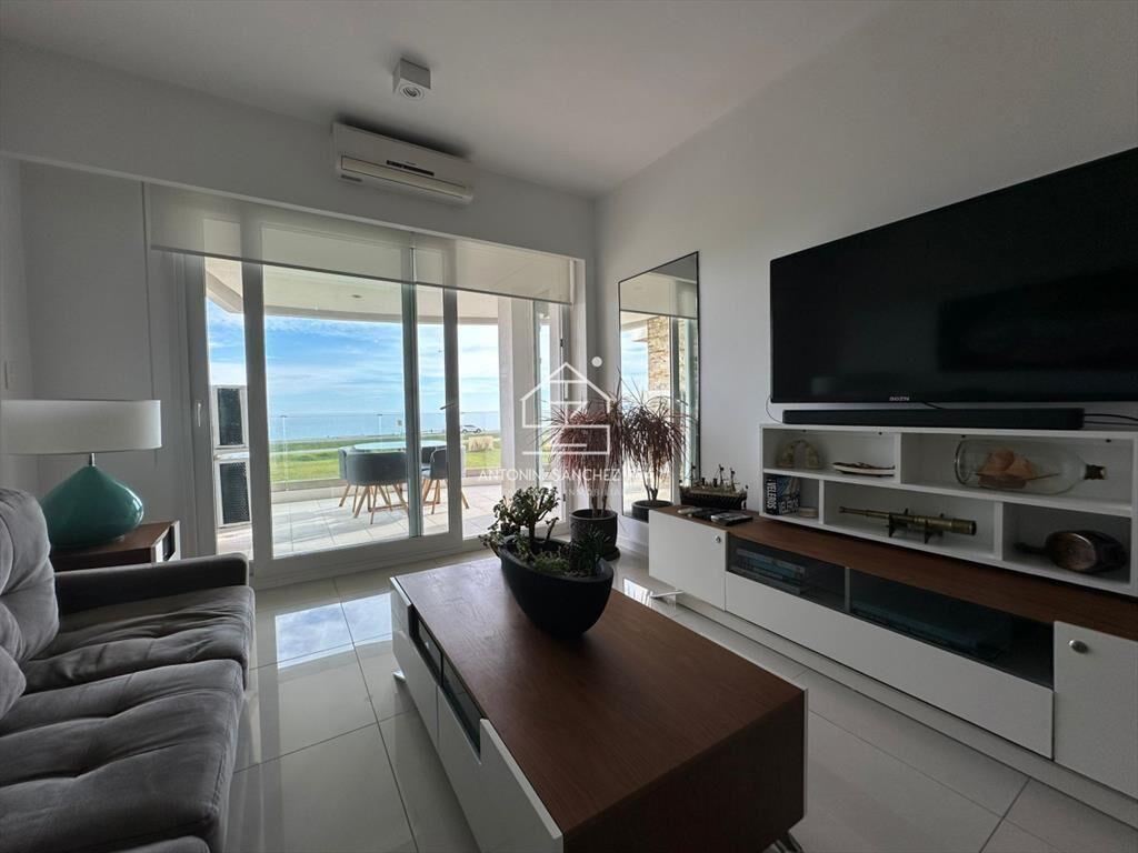 Vende departamento en Azure tower, playa mansa de 2 dormito