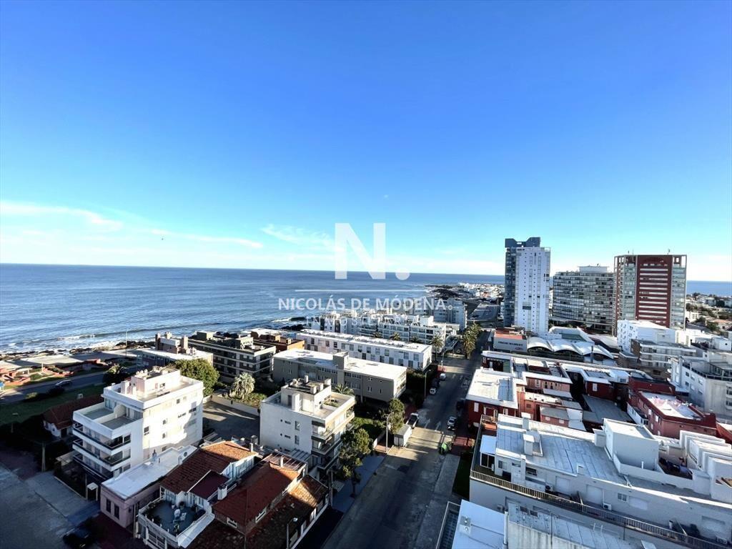 En venta departamento en Peninsula Punta del Este