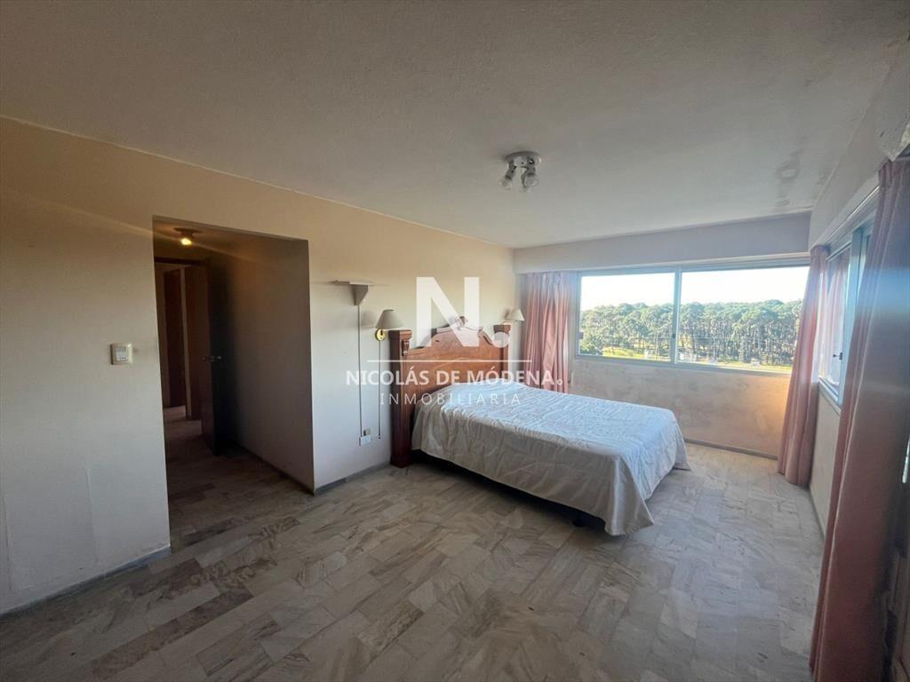 Apartamento en Venta de 3 dormitorios en Av. ,
