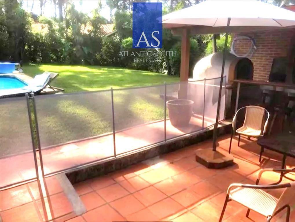 Casa 4 dormitorios con terreno jardines de zona