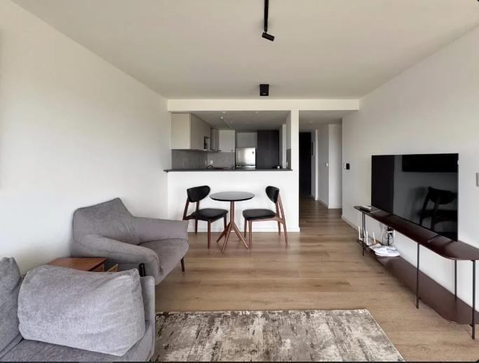 Alquilo Apartamento De 3 Dormitorios de lujo Amueblado. Pis