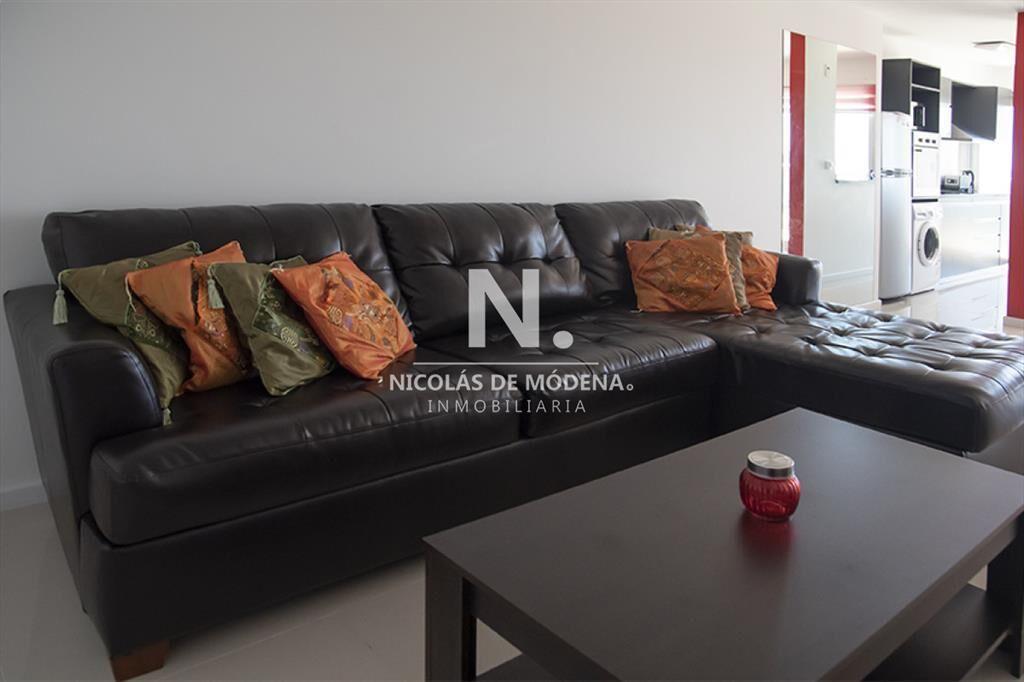 Departamento en venta, zona de playa Brava.