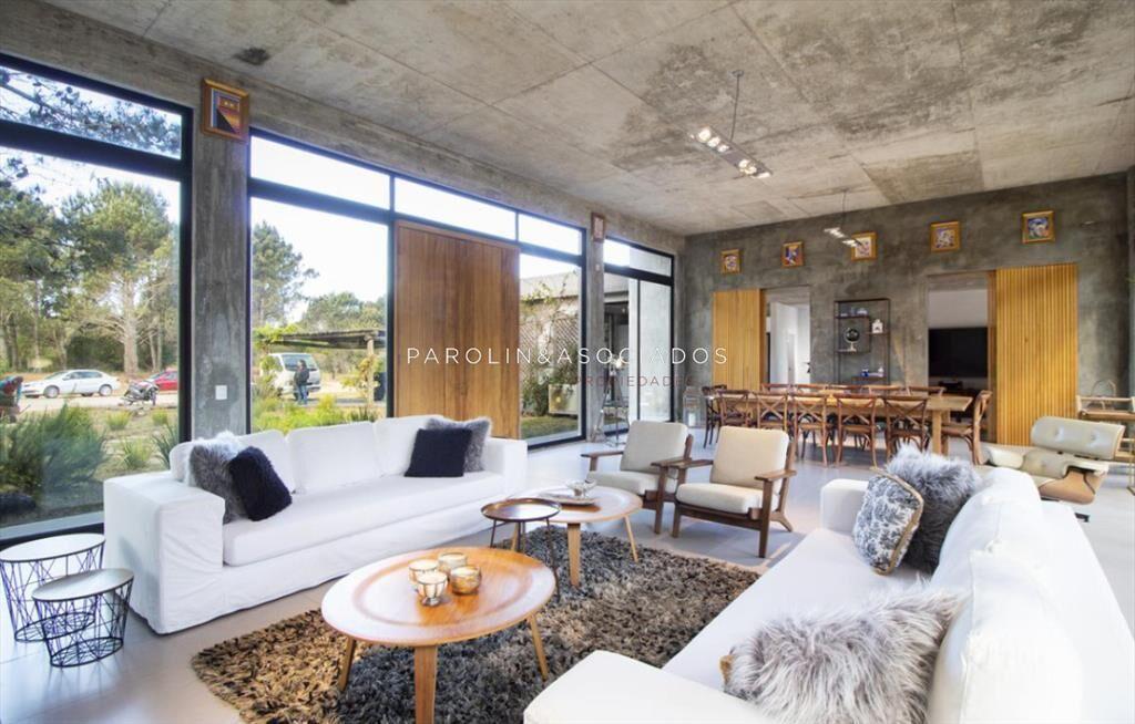 Casa en Venta de 4 Dormitorios en Laguna Escondida