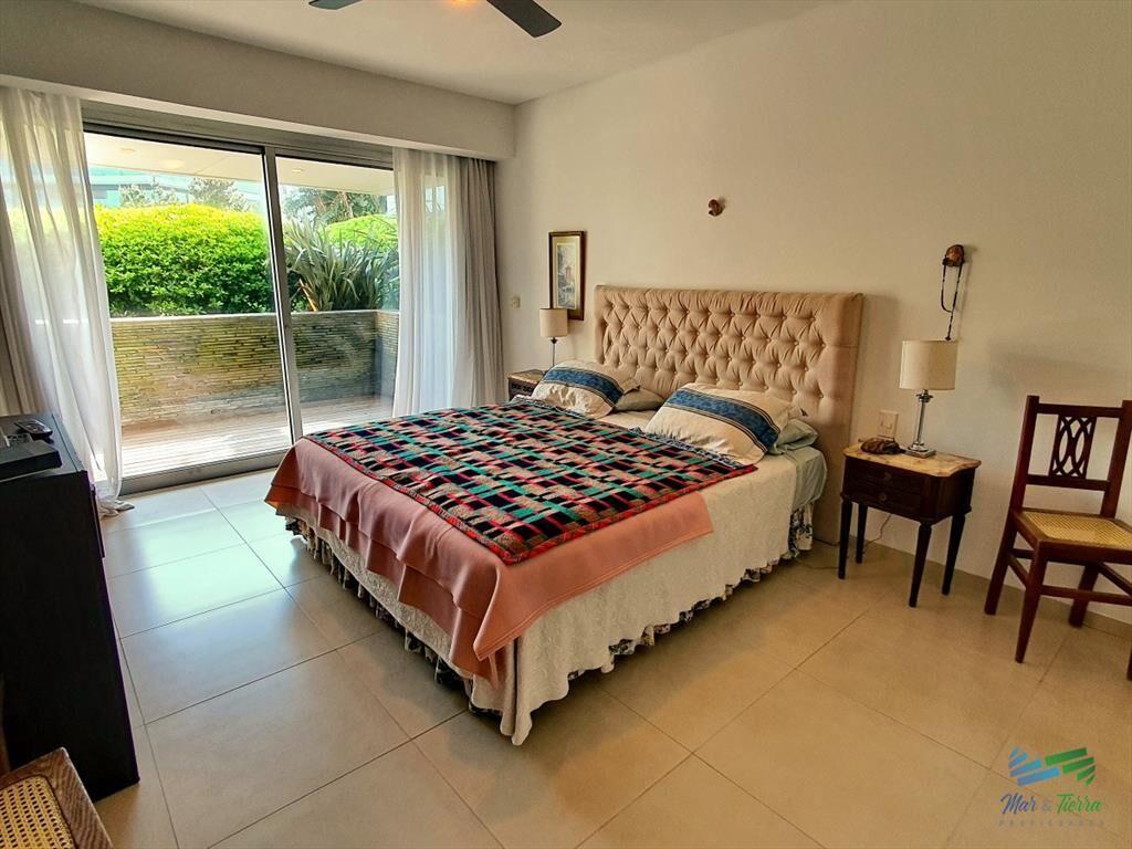 Vendo apartamento de 3 dormitorios y 3 baños.